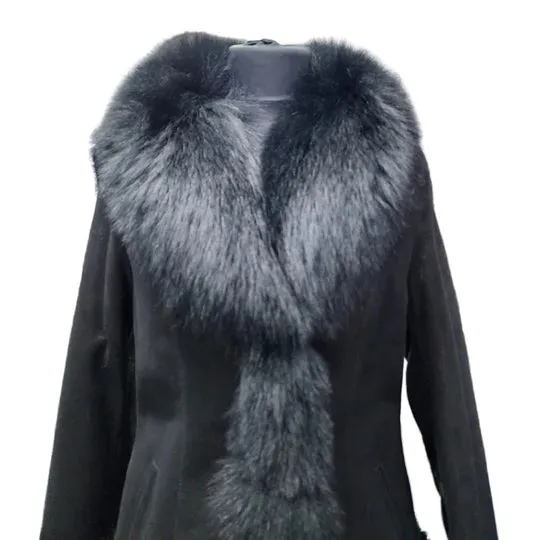 Elegant Black Coat with Plush Fur Trim